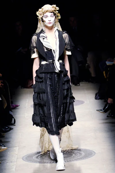 Look 16
